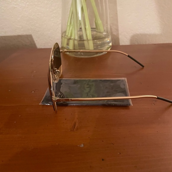 DIOR Split 1 Gold & Grey Aviator
Mirrored Sunglasses - Picture 2 of 4